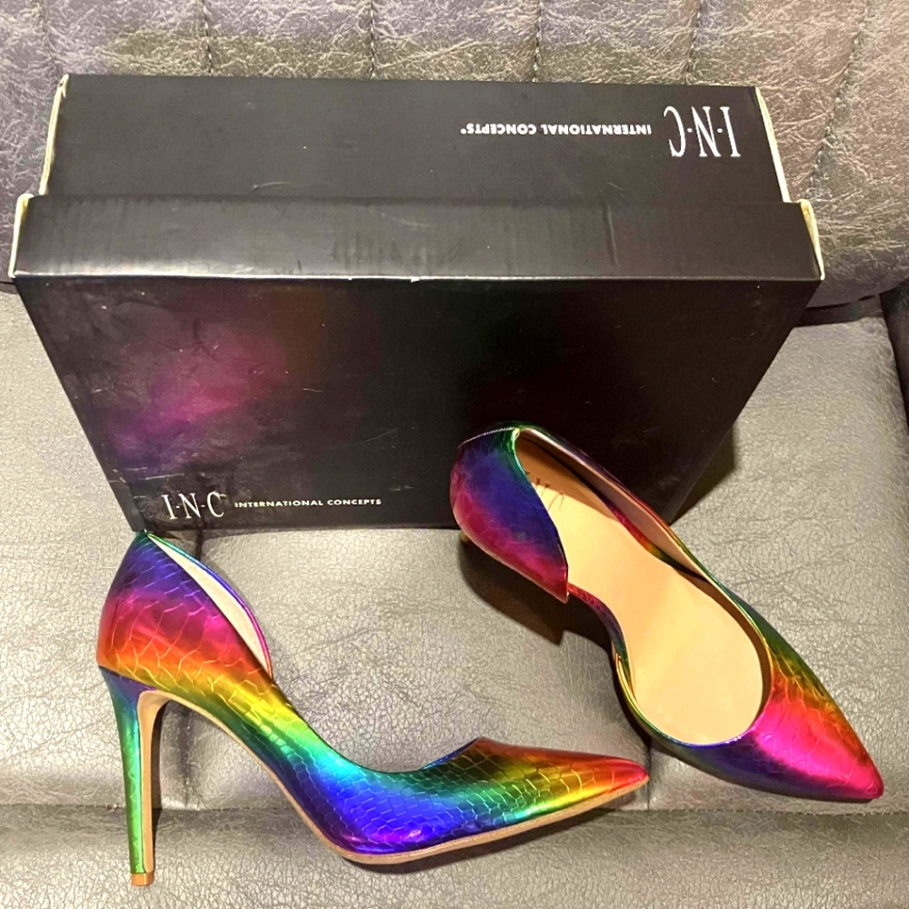 Rainbow snake print pumps